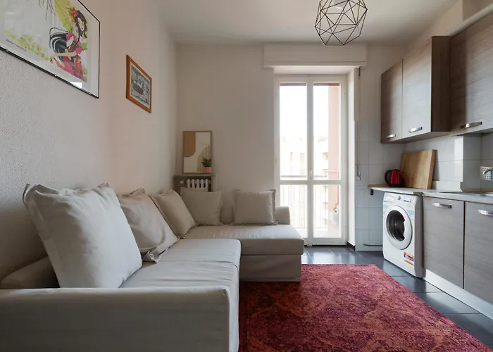 Guesthost - Corvetto M3 - Comfy Apt With Balcony!